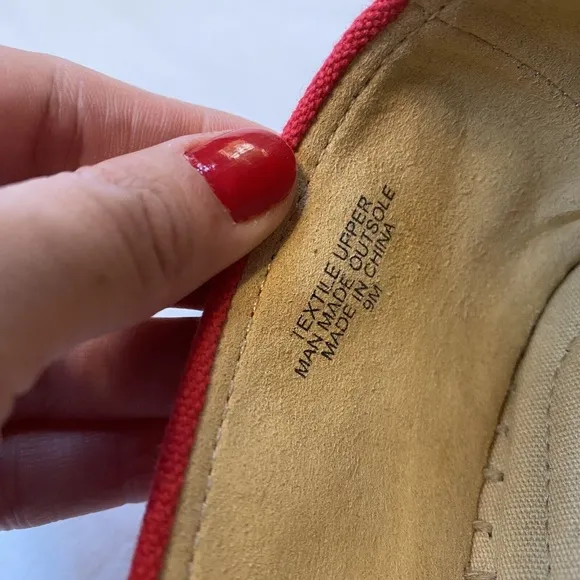 Talbots Izzy Scallop Eyelet Canvas Espadrilles Shoes Red Women Size 9 NEW