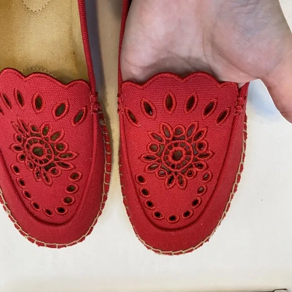 Talbots Izzy Scallop Eyelet Canvas Espadrilles Shoes Red Women Size 9 NEW