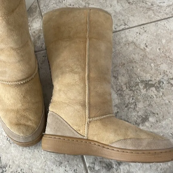 Tall Original UGG Sheepskin Beige winter warm boots Men 9 women 10 Tasman Braid