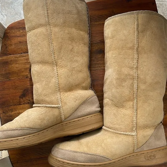 Tall Original UGG Sheepskin Beige winter warm boots Men 9 women 10 Tasman Braid