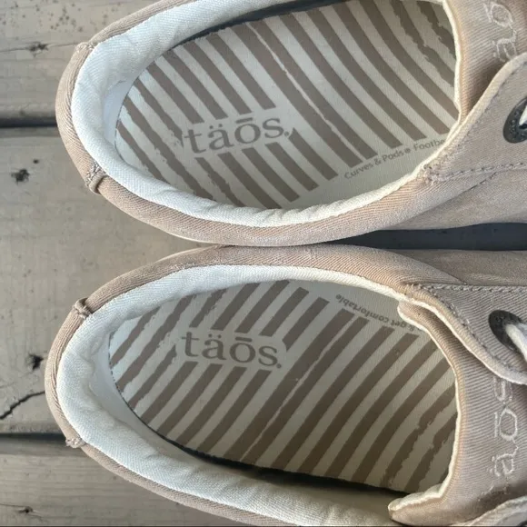 Taos Starsky Tan Distressed Canvas Casual Lace Up Sneakers Shoes size 11