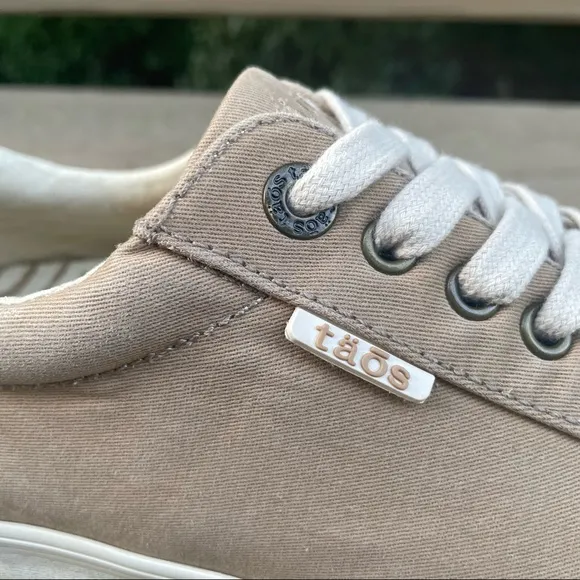 Taos Starsky Tan Distressed Canvas Casual Lace Up Sneakers Shoes size 11