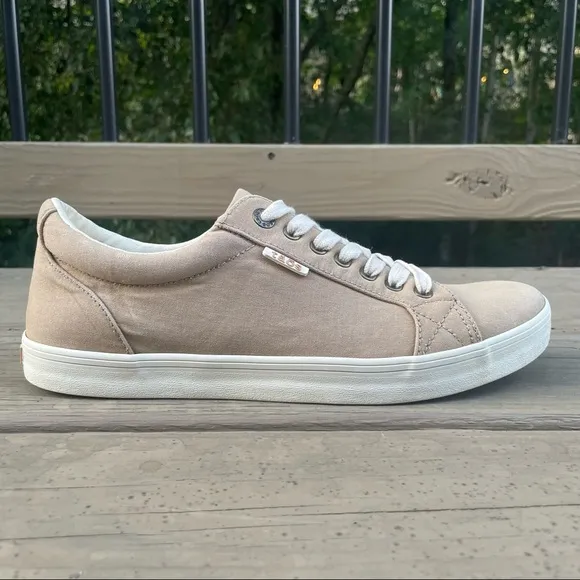 Taos Starsky Tan Distressed Canvas Casual Lace Up Sneakers Shoes size 11