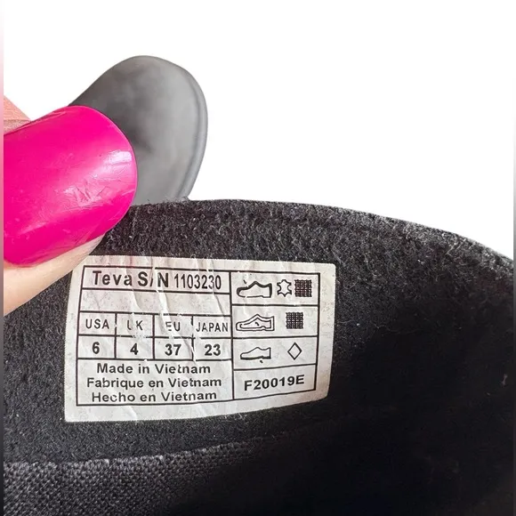 Teva Anaya Chelsea Ankle Boot, Black Leather, Size 6, Casual Closet Staple