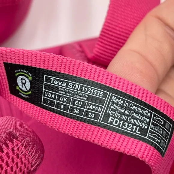 Teva Hurricane Verge Womens Size 7 Fuchsia Pink Outdoor Sandals Water Shoes