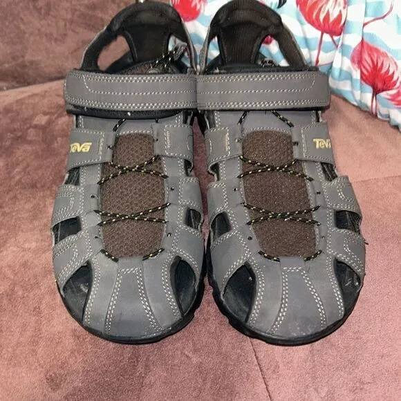 Teva outdoor adventure shoes size 12