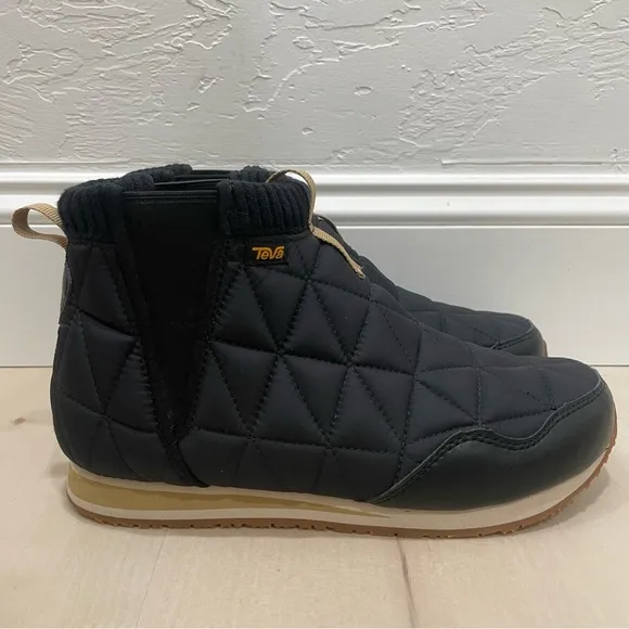 Teva ReEmber Mid Bootie Black Tan Quilted Women's 8 Slip-On Warm Water Repellent