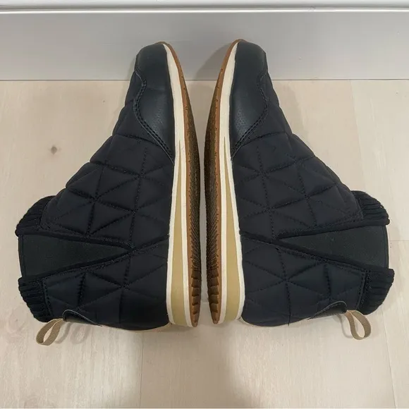 Teva ReEmber Mid Bootie Black Tan Quilted Women's 8 Slip-On Warm Water Repellent