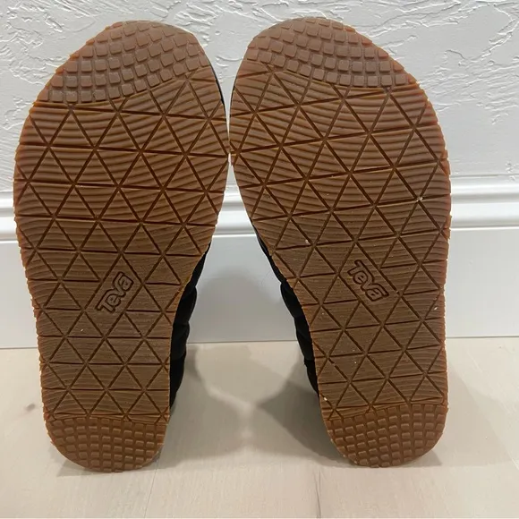 Teva ReEmber Mid Bootie Black Tan Quilted Women's 8 Slip-On Warm Water Repellent