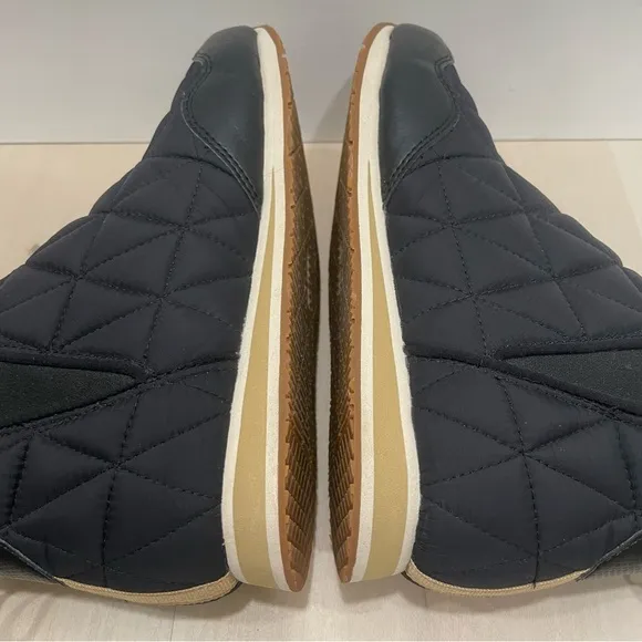 Teva ReEmber Mid Bootie Black Tan Quilted Women's 8 Slip-On Warm Water Repellent