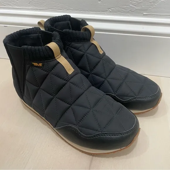 Teva ReEmber Mid Bootie Black Tan Quilted Women's 8 Slip-On Warm Water Repellent