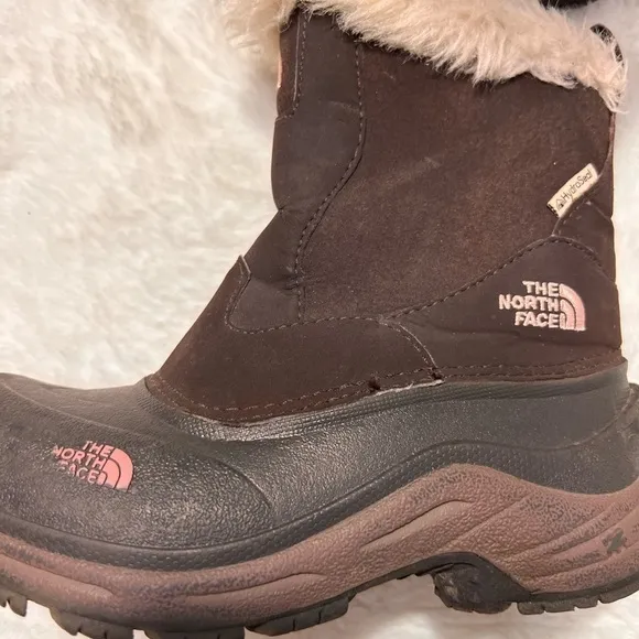 The North Face Hydro seal insulated books girls size 13