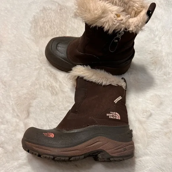 The North Face Hydro seal insulated books girls size 13