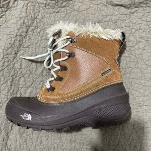 The North Face KIDS SHELLISTA EXTREME WATERPROOF BOOTS Size 5. A611