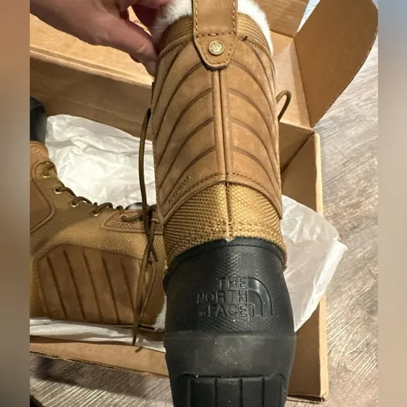 The North Face Shellista IV Mid Waterproof Insulated Snow Winter boots 7.5