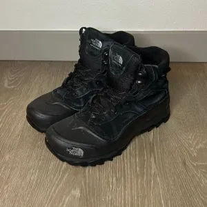 The North Face Men's Size 7.5 Snowfuse Insulated Snow Boots Black Lightweight