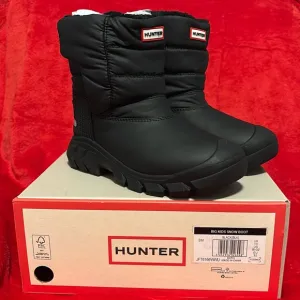 These are a pair of all black insulated Hunter snow boots size 1