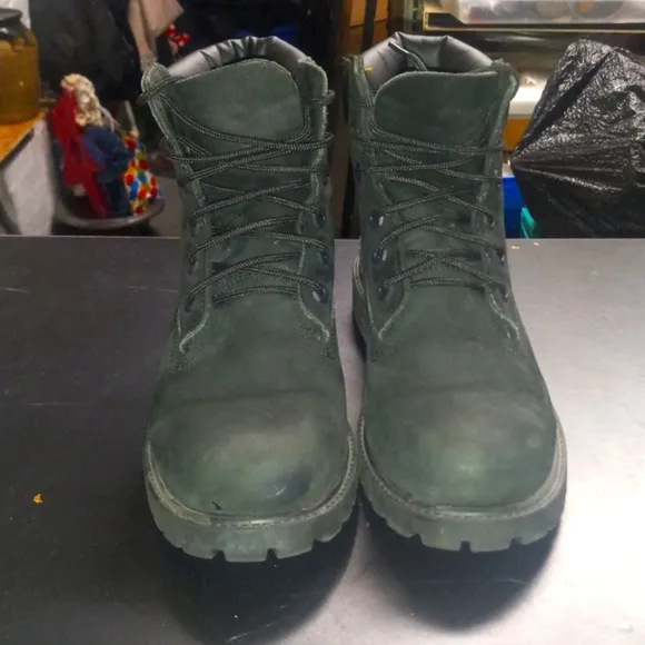 Timberland 200 gram waterproof and insulated boot kids size 5.5M