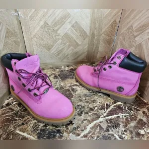 Timberland Susan G Komen GS Girl premium Boots pink size 4.   384