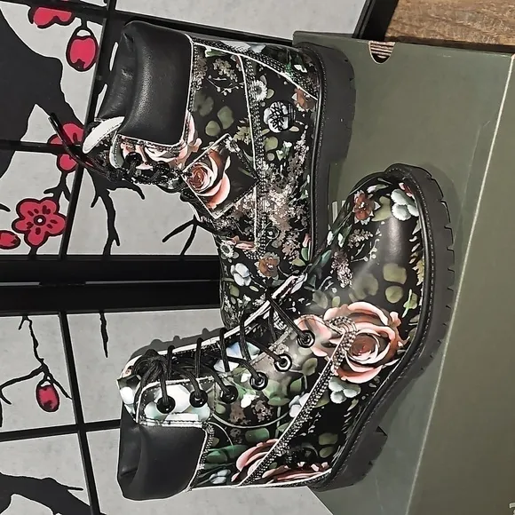 Timberland Waterproof Boots Floral NWB Size 7.5