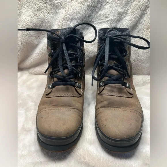 TimberlandSchazzberg Mid Waterproof Insulated Boot - Men's Size 8