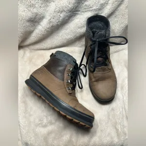 TimberlandSchazzberg Mid Waterproof Insulated Boot - Men's Size 8