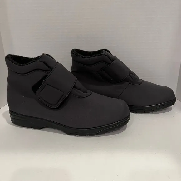 Toe Warmer’s Black Ankle Boots Made In Canada Size 11 | Like New