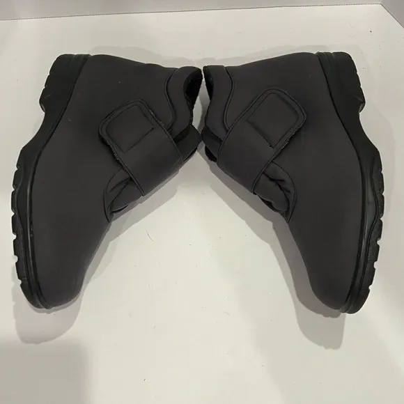 Toe Warmer’s Black Ankle Boots Made In Canada Size 11 | Like New