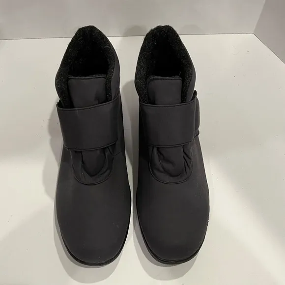 Toe Warmer’s Black Ankle Boots Made In Canada Size 11 | Like New