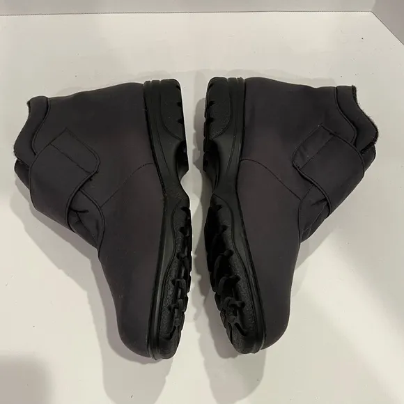 Toe Warmer’s Black Ankle Boots Made In Canada Size 11 | Like New