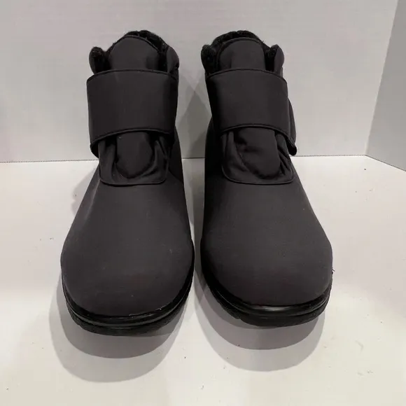 Toe Warmer’s Black Ankle Boots Made In Canada Size 11 | Like New