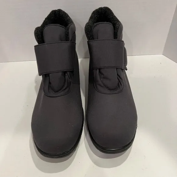 Toe Warmer’s Black Ankle Boots Made In Canada Size 11 | Like New