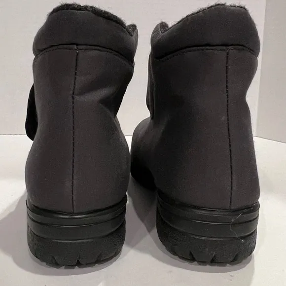 Toe Warmer’s Black Ankle Boots Made In Canada Size 11 | Like New
