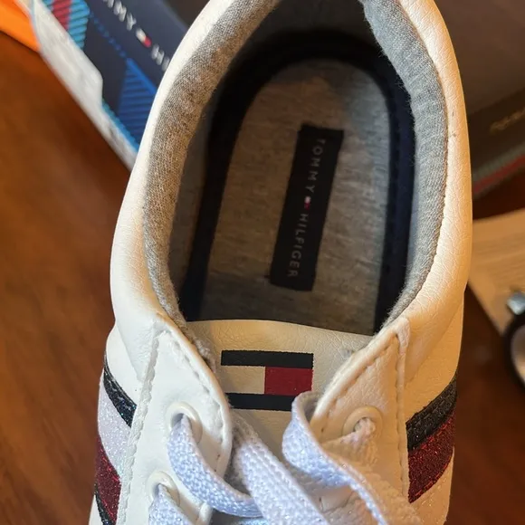 Tommy Hilfiger Rae Sparkle Basic Shoes Sneakers new Youth Boys or Girls Size 5