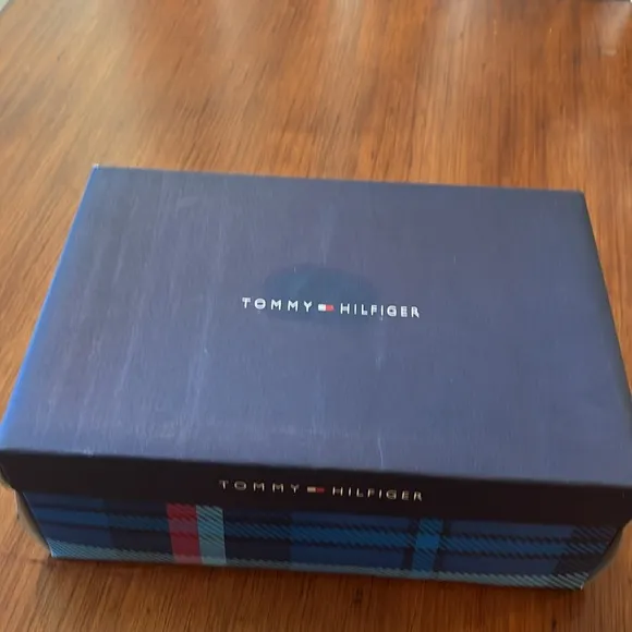 Tommy Hilfiger Rae Sparkle Basic Shoes Sneakers new Youth Boys or Girls Size 5