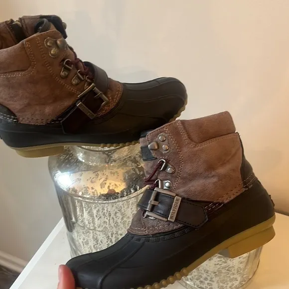 Tommy Hilfiger Women's Regin Snow Boots rain duck warm insulated side zip size 6