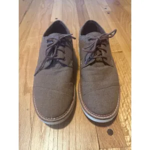 TOMS MENS Sz 9.5 Brown Canvas Hardsoled Shoes