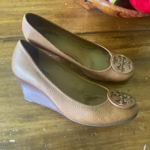 Tory Burch Brown Tan Leather Sally Wedge Pumps Heels Size 7.5
