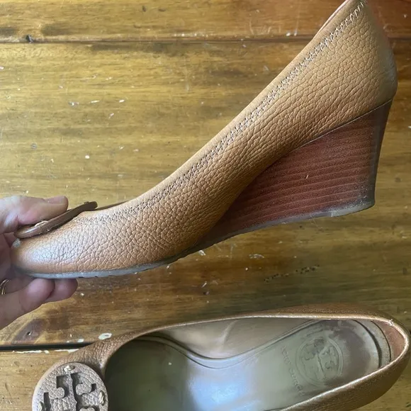 Tory Burch Brown Tan Leather Sally Wedge Pumps Heels Size 7.5