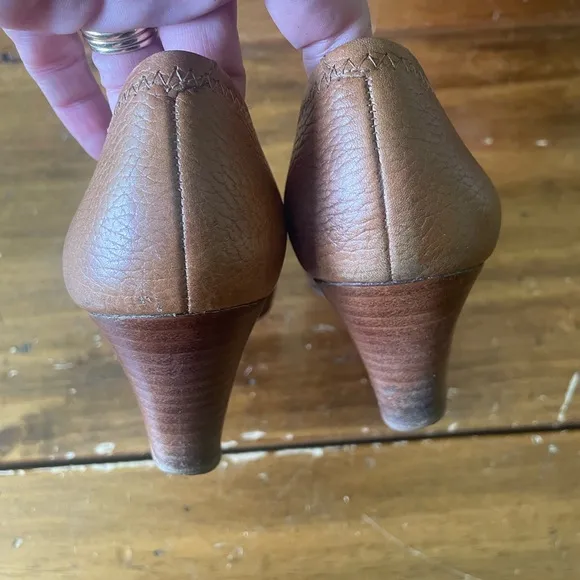Tory Burch Brown Tan Leather Sally Wedge Pumps Heels Size 7.5