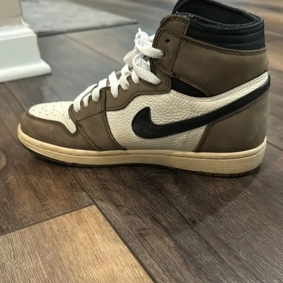 Travis Scott’s high top