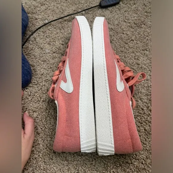 Tretorn NWT Nylite Plus Blush Sneakers Tennis Shoes Size 9.5