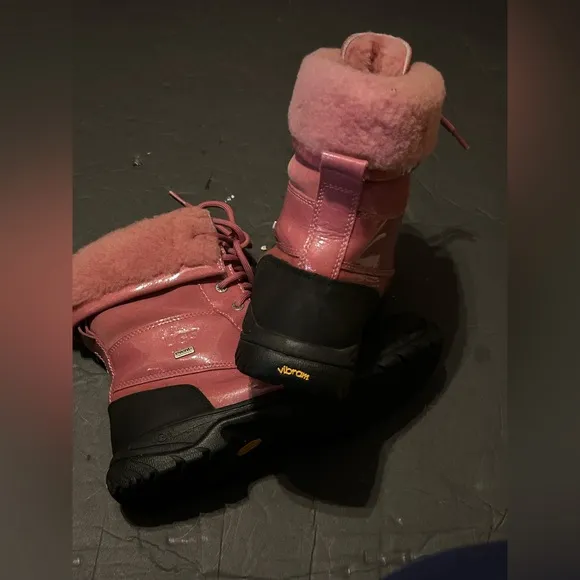 UGG Adirondack Pink women’s Fold Over leather Waterproof Boots US Size 6