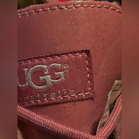 UGG Adirondack Pink women’s Fold Over leather Waterproof Boots US Size 6