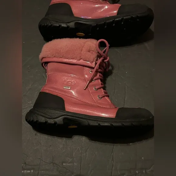 UGG Adirondack Pink women’s Fold Over leather Waterproof Boots US Size 6