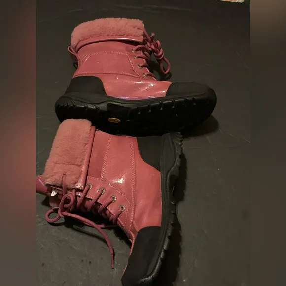 UGG Adirondack Pink women’s Fold Over leather Waterproof Boots US Size 6