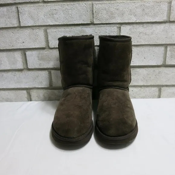 UGG Australia 5825 Classic Short Warm Insulated Winter Boot Womens Footwear Sz 6