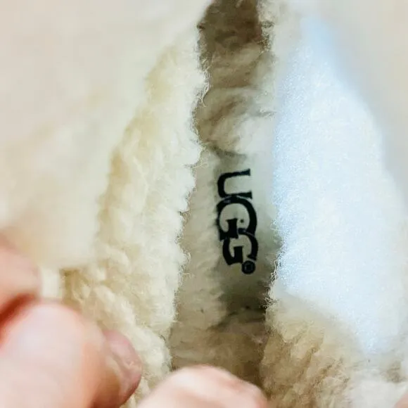 UGG Australia Adirondack III White Boots Women 6 Sherpa Fluff Waterproof Used