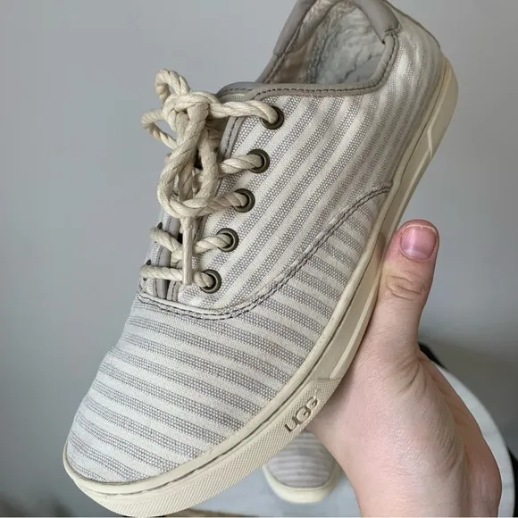 UGG AUSTRALIA Eyan Nautical WomansLace Up Canvas Gray Striped Tennis Shoes