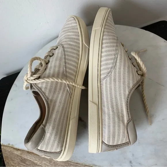 UGG AUSTRALIA Eyan Nautical WomansLace Up Canvas Gray Striped Tennis Shoes